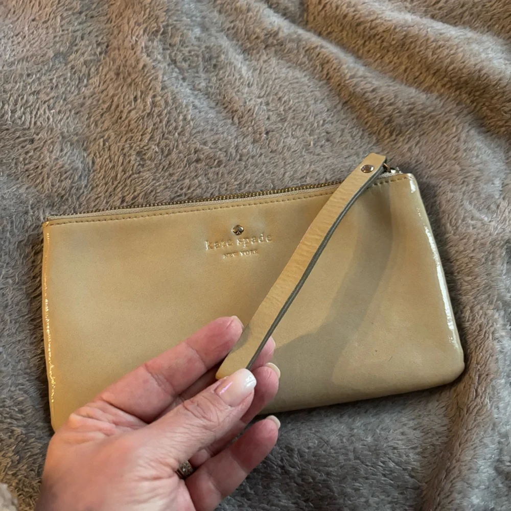 Kate Spade Harrison Street Jenny Ann Metallic‎ Gold Wristlet